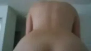 Baskın kız konulu porno erotik film patron olan adamı gösterir